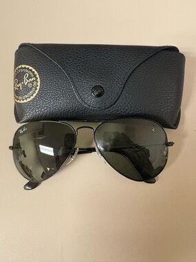 Ray-Ban Aviator Sunglasses Black Frame with Green Lenses